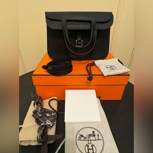 2025 Hermes Halzan 25 in Noir on Palladium Hardware - Never Worn!